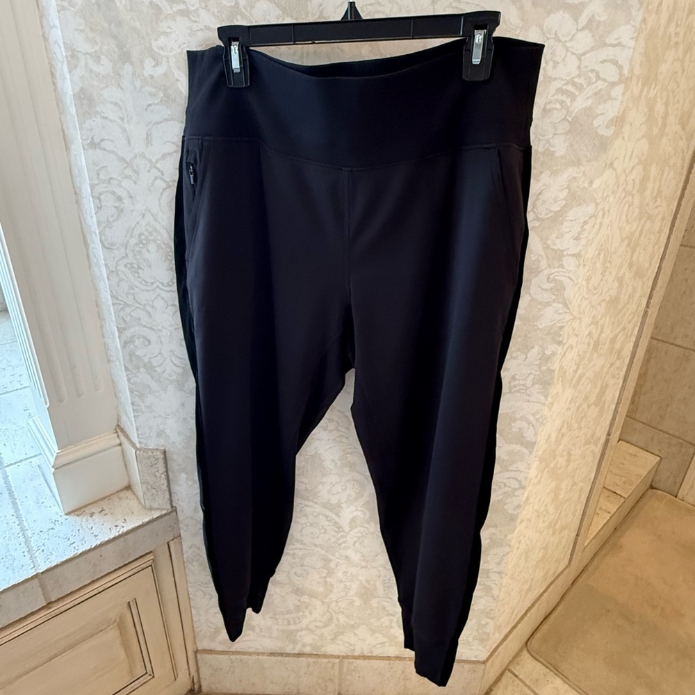 Athleta Black High-Waist Jogger Pants